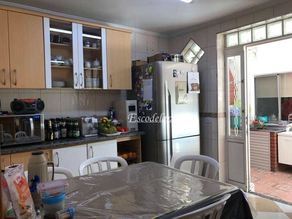 Sobrado à venda com 3 quartos, 228m² - Foto 1