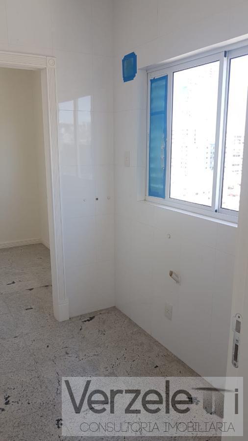 Apartamento à venda com 3 quartos, 151m² - Foto 8