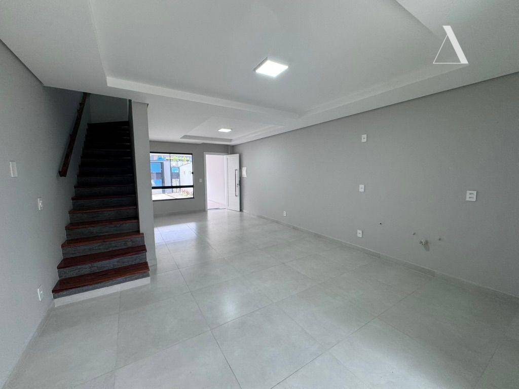 Casa à venda com 3 quartos, 124m² - Foto 4