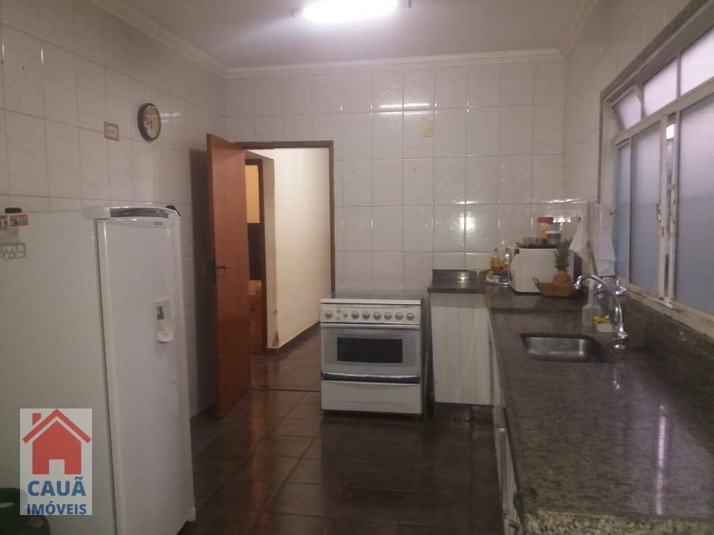 Casa à venda com 3 quartos, 157m² - Foto 1