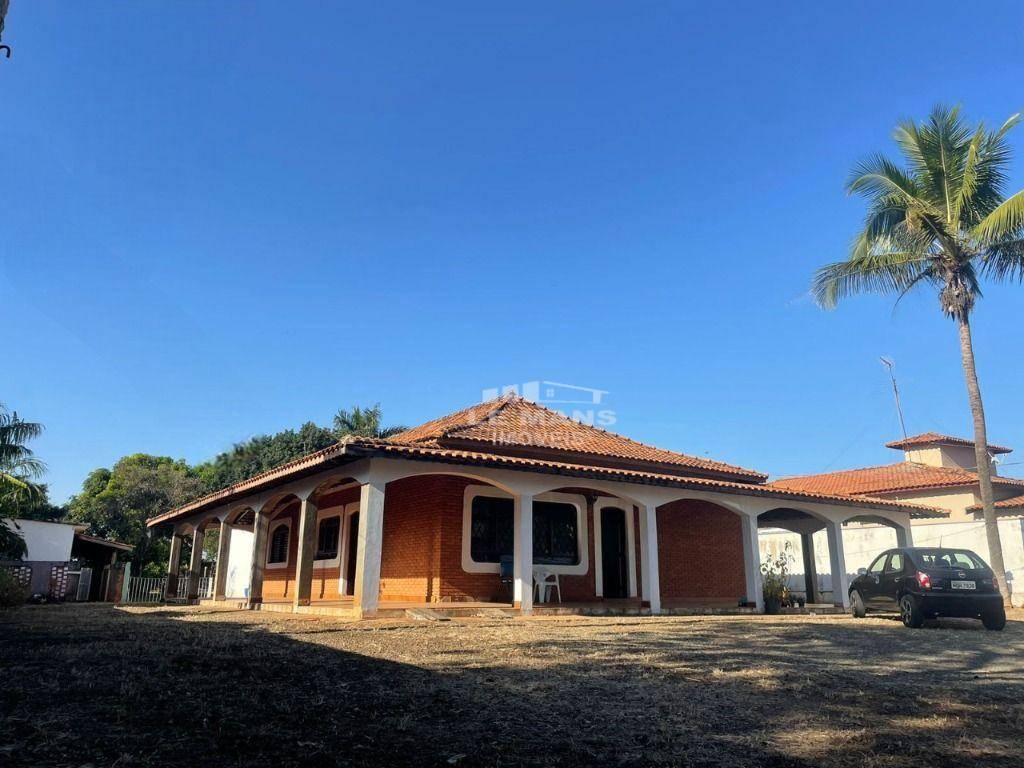 Chácara à venda com 3 quartos, 360m² - Foto 1