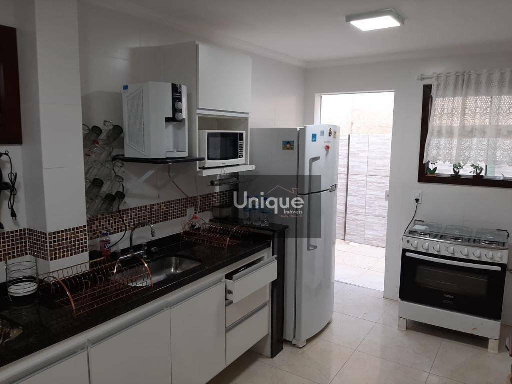 Casa à venda com 4 quartos, 227m² - Foto 13