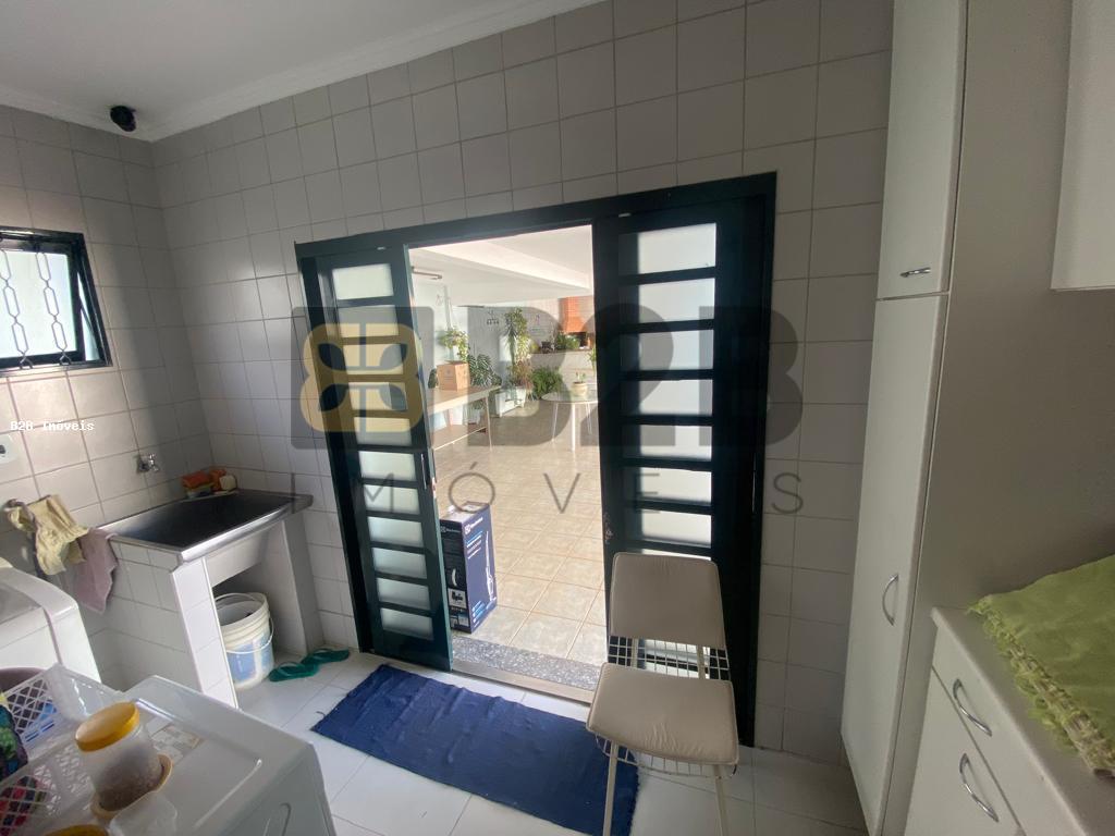 Casa à venda com 3 quartos, 328m² - Foto 10