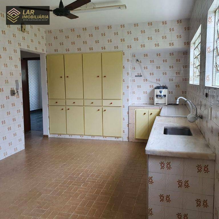 Casa à venda com 4 quartos, 200m² - Foto 3