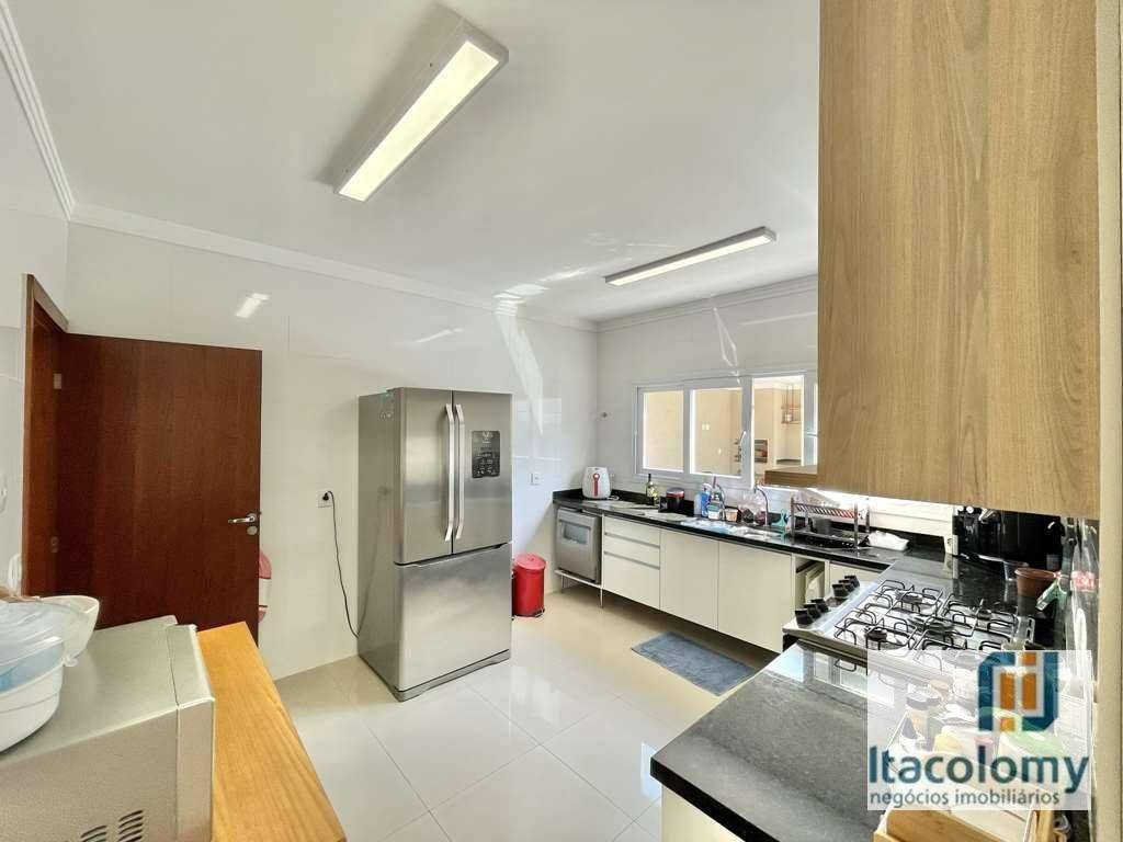 Casa de Condomínio à venda com 4 quartos, 358m² - Foto 17