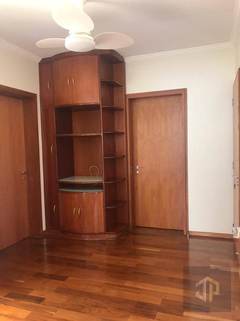 Apartamento à venda com 3 quartos, 213m² - Foto 18