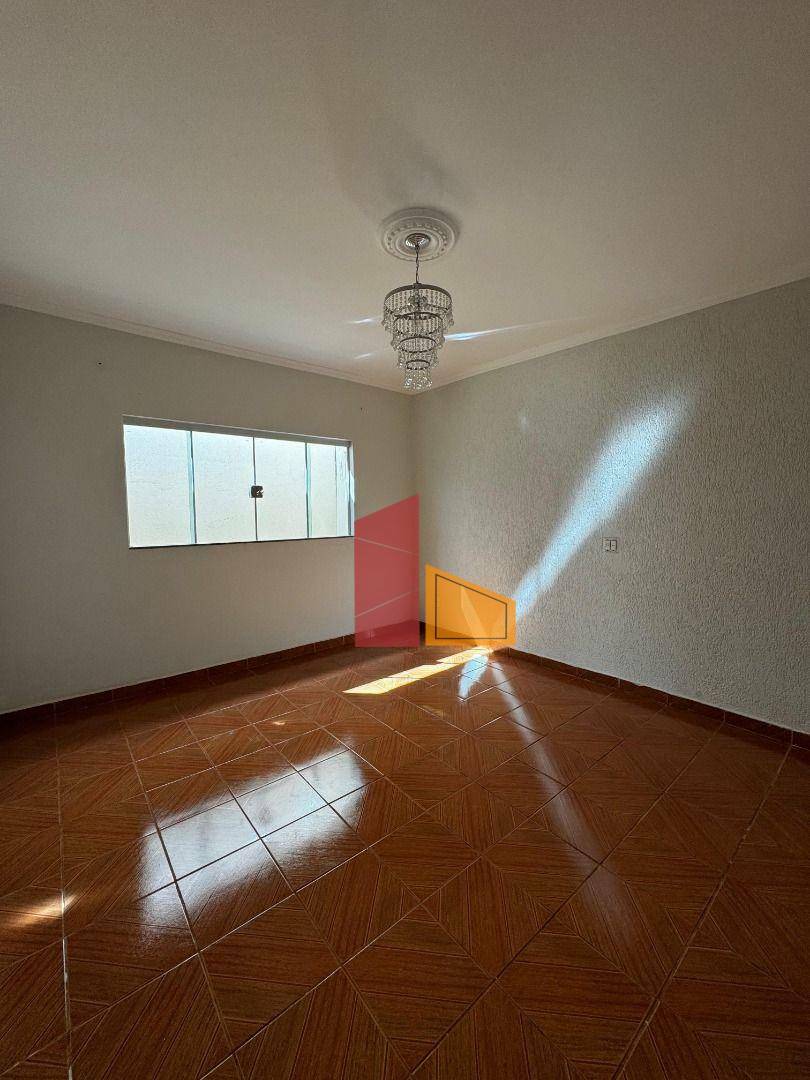 Casa à venda com 3 quartos, 130m² - Foto 1