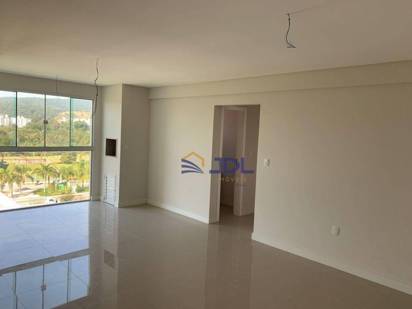 Apartamento à venda com 2 quartos, 67m² - Foto 4