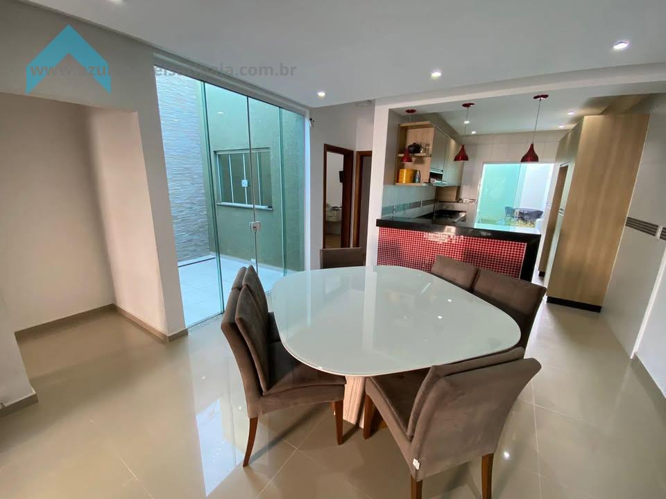 Casa à venda com 3 quartos, 98m² - Foto 1