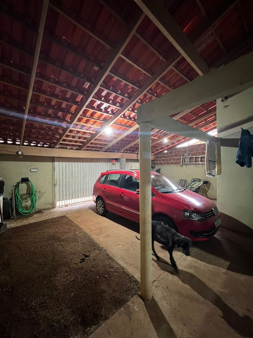 Casa à venda com 3 quartos, 300M2 - Foto 1