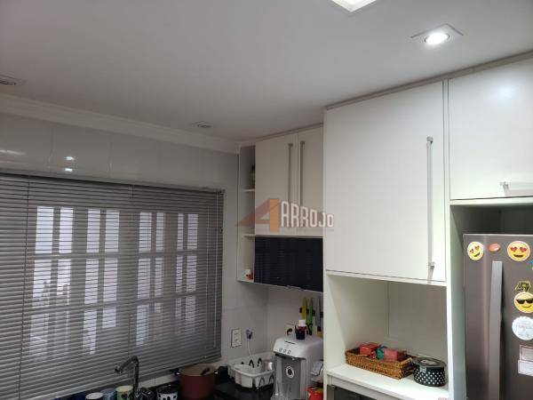 Sobrado à venda com 3 quartos, 200m² - Foto 5