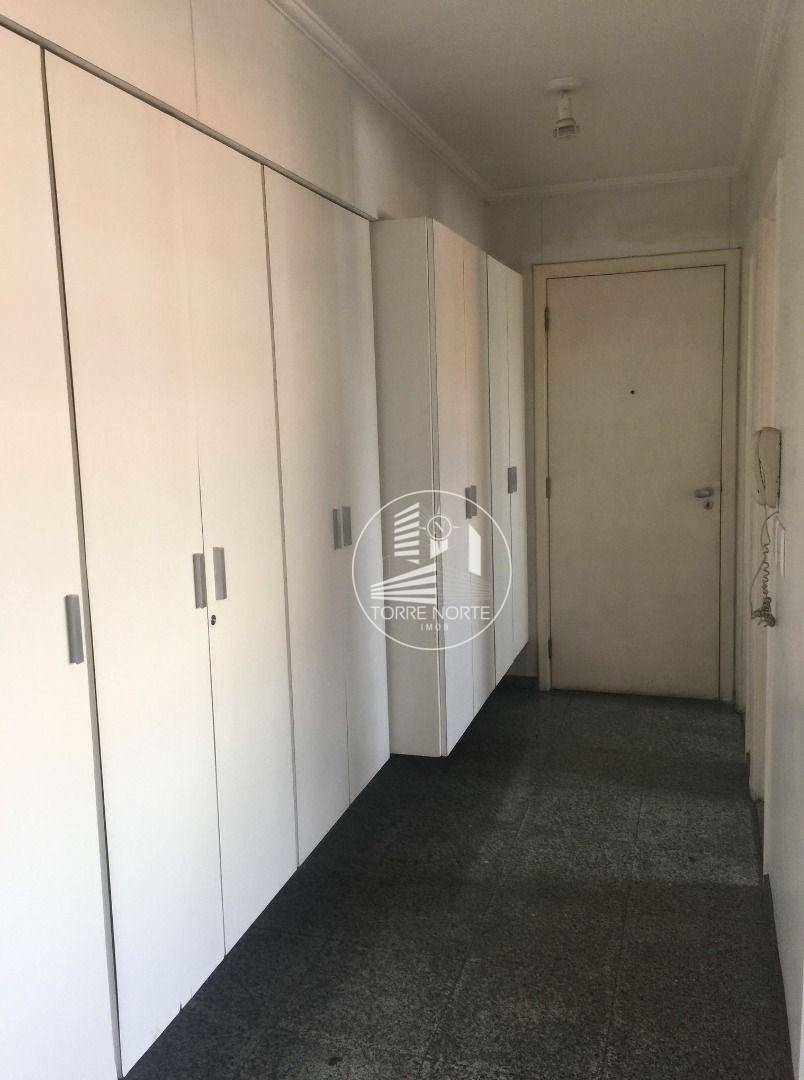 Apartamento para alugar com 3 quartos, 204m² - Foto 10