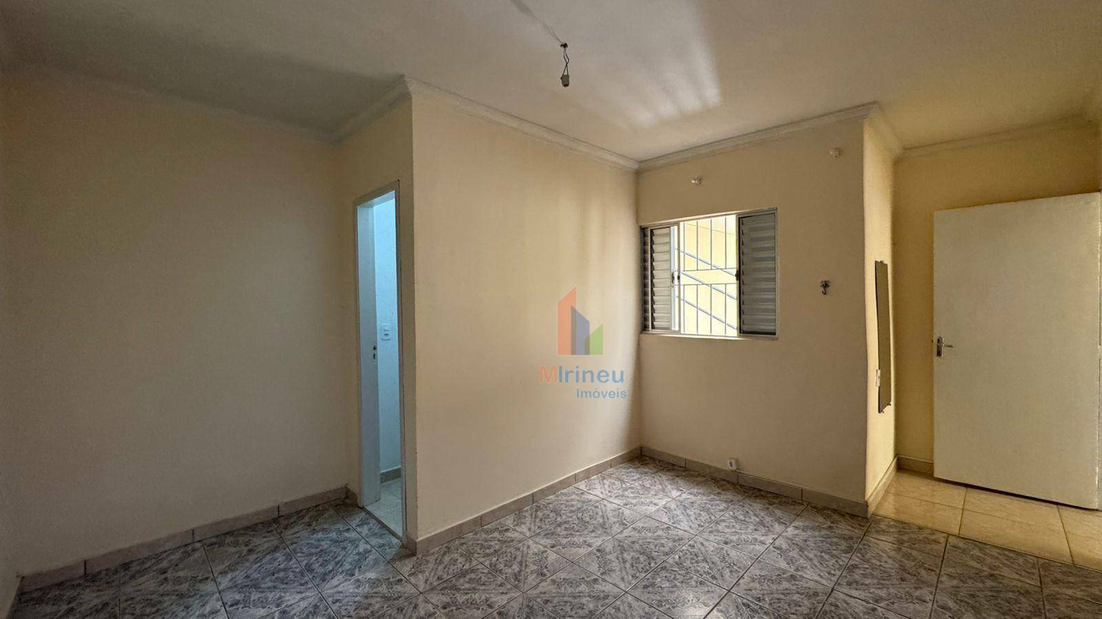 Casa para alugar com 5 quartos, 200m² - Foto 13