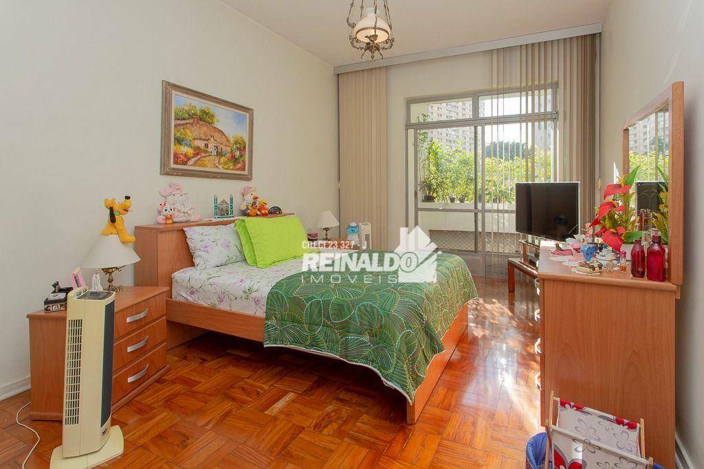 Apartamento à venda com 3 quartos, 234m² - Foto 11