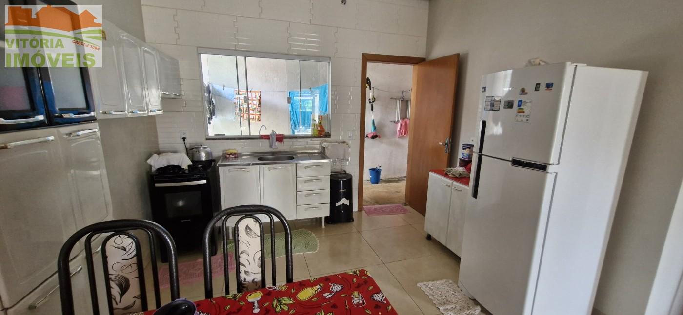 Casa à venda com 3 quartos, 70m² - Foto 4