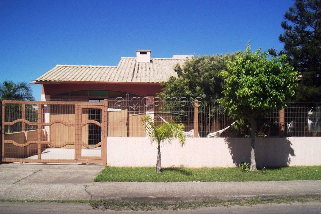 Casa à venda com 3 quartos, 130m² - Foto 1