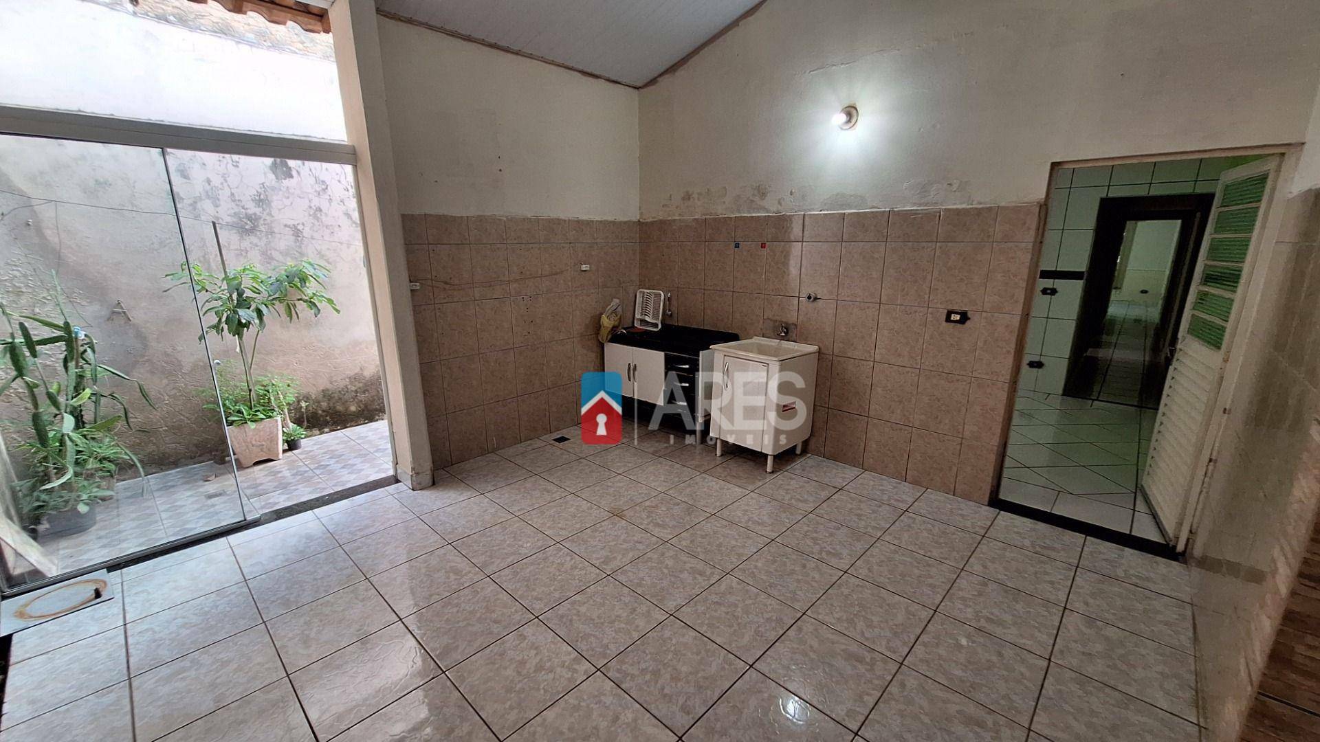 Casa para alugar com 2 quartos, 140m² - Foto 13