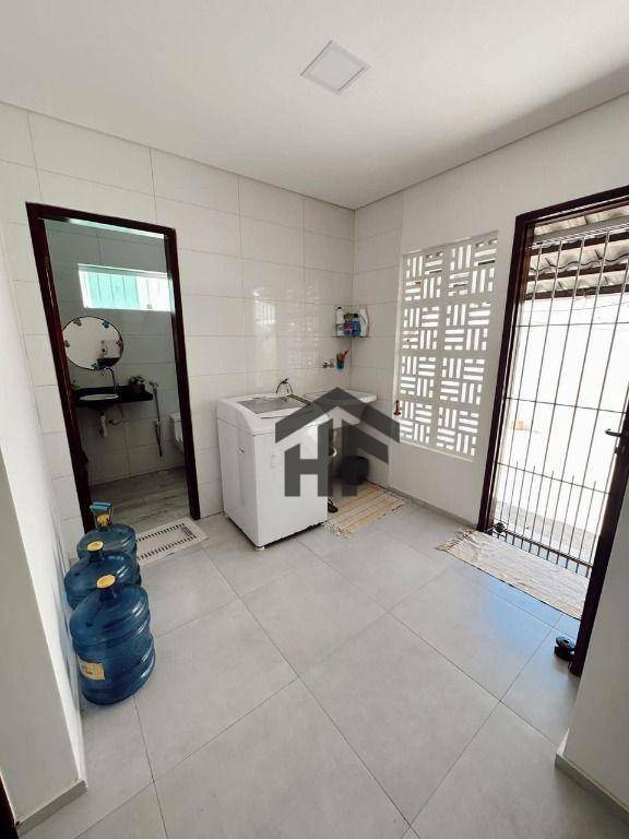 Casa à venda com 5 quartos, 220m² - Foto 9