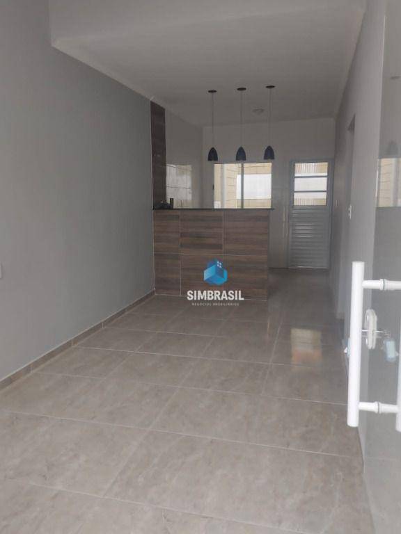 Casa à venda com 2 quartos, 56m² - Foto 4