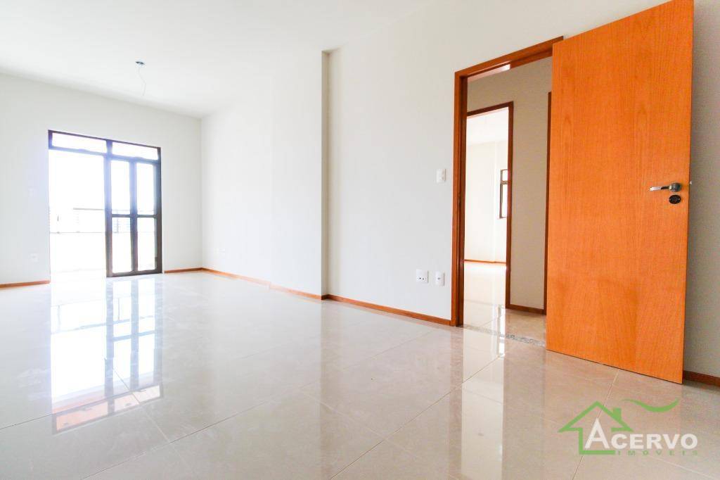 Apartamento à venda com 3 quartos, 96m² - Foto 1