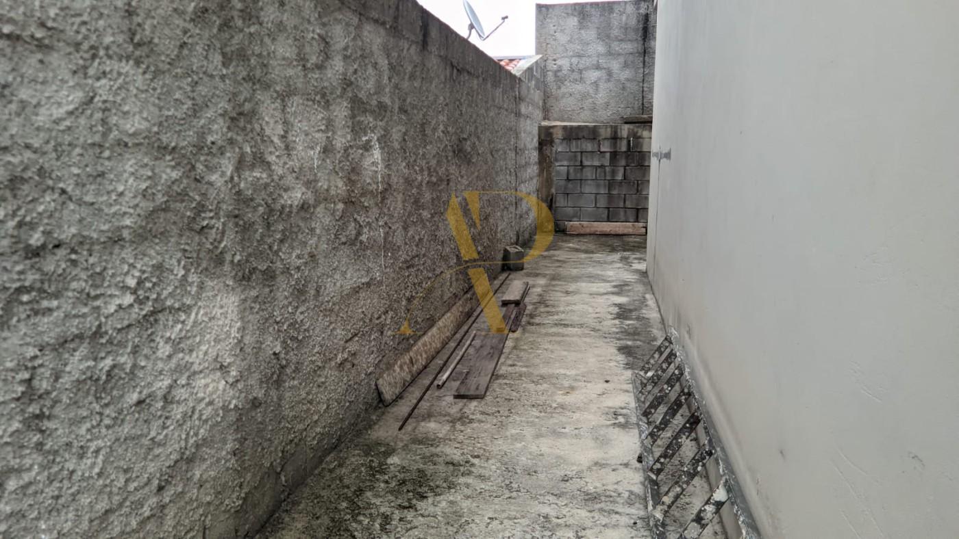 Casa à venda com 2 quartos, 64m² - Foto 12