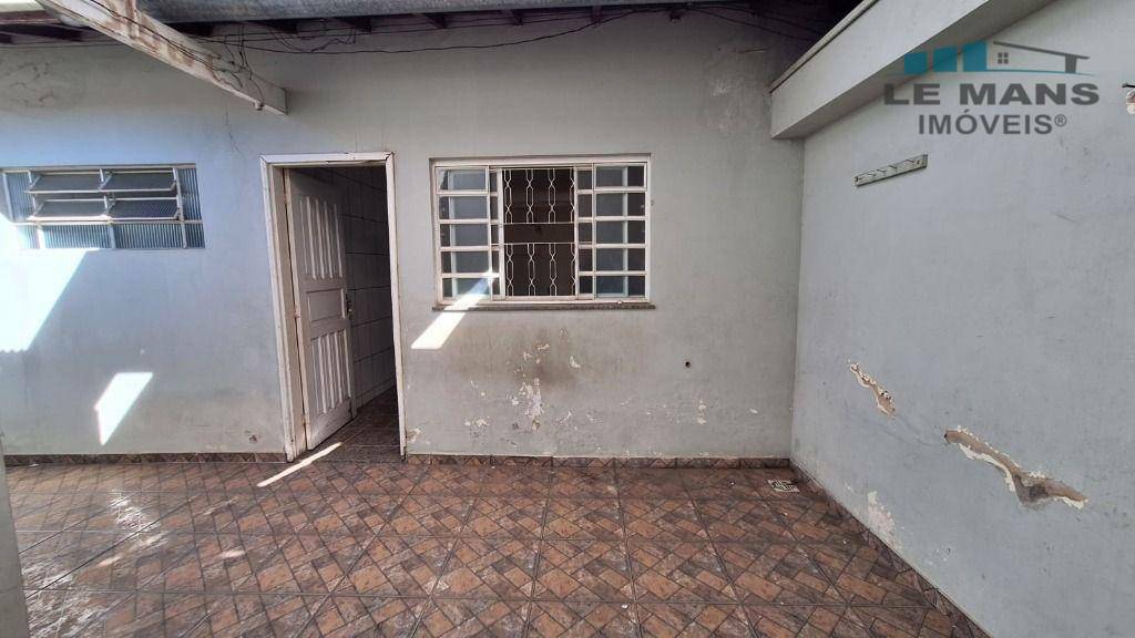 Casa à venda com 3 quartos, 120m² - Foto 2