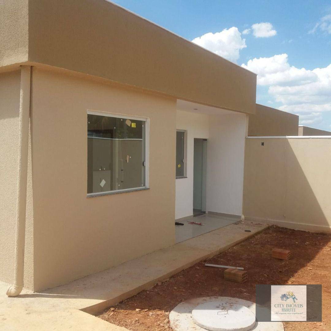 Casa à venda com 2 quartos, 54m² - Foto 1