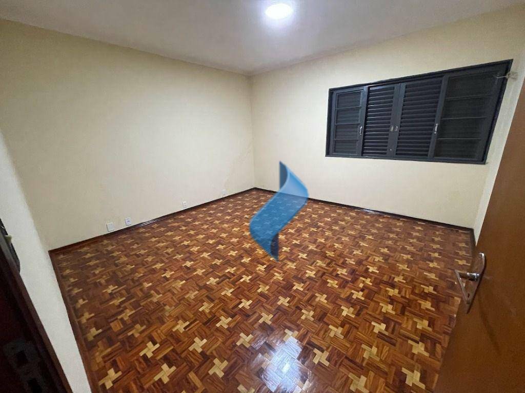 Casa para alugar com 6 quartos, 450m² - Foto 10