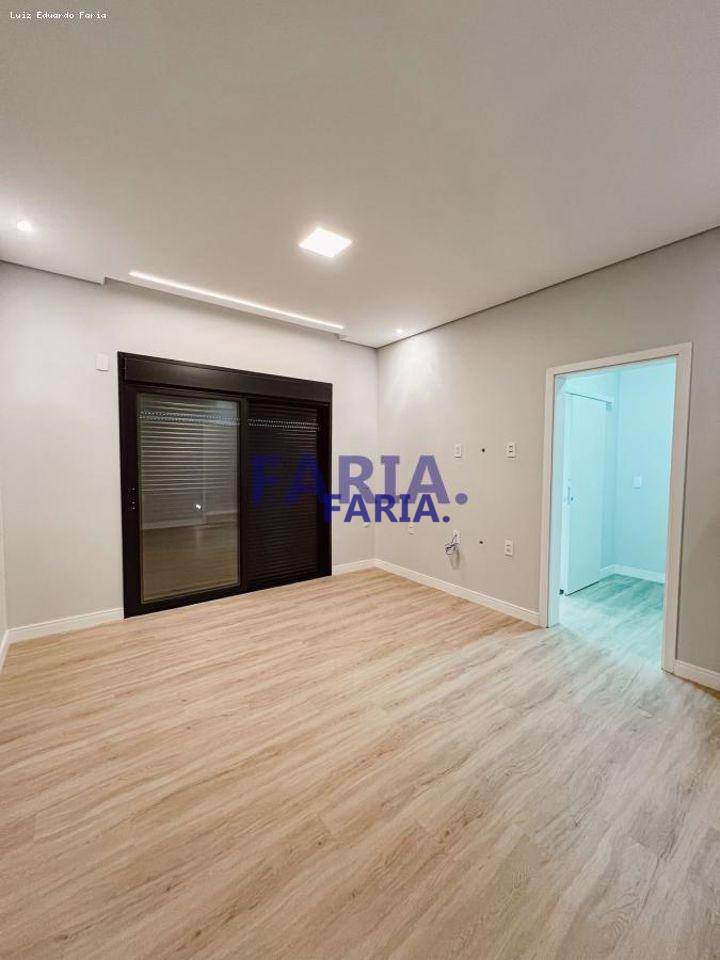 Casa de Condomínio à venda com 3 quartos, 260m² - Foto 4