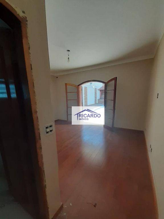 Sobrado à venda com 3 quartos, 300m² - Foto 44