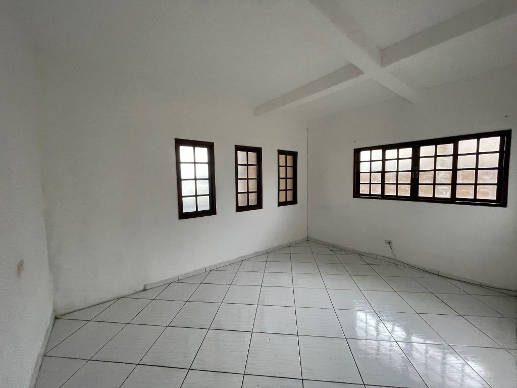 Casa à venda com 2 quartos, 110m² - Foto 2