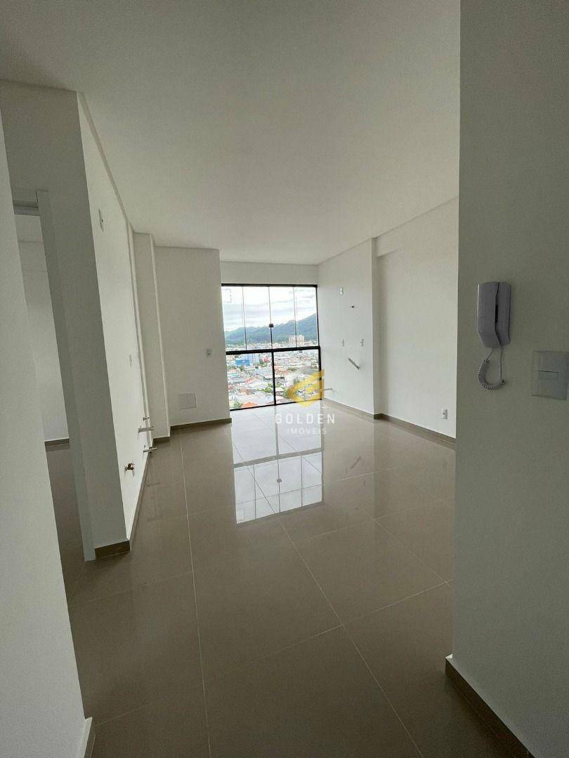 Apartamento à venda com 2 quartos, 50m² - Foto 2