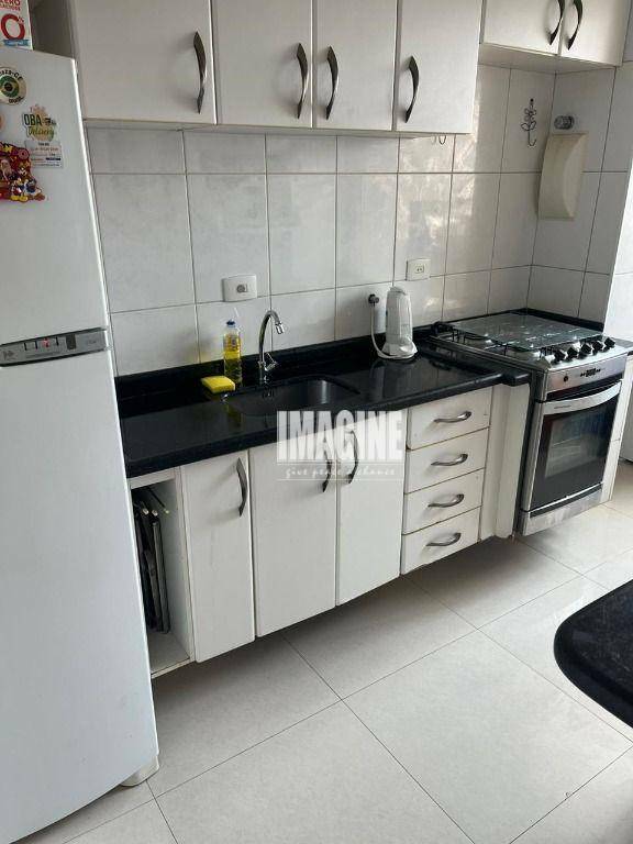 Apartamento à venda com 2 quartos, 65m² - Foto 3