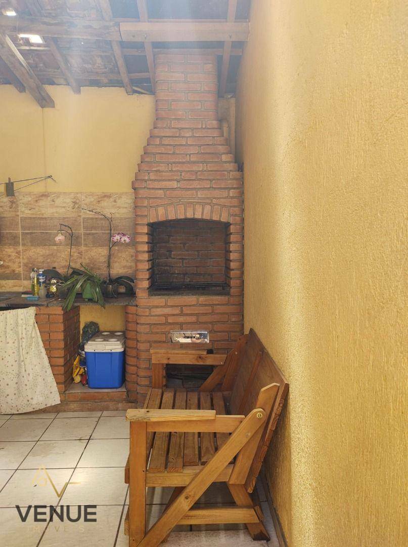 Casa à venda com 3 quartos, 92m² - Foto 4