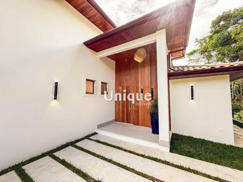 Casa de Condomínio à venda com 4 quartos, 239m² - Foto 2