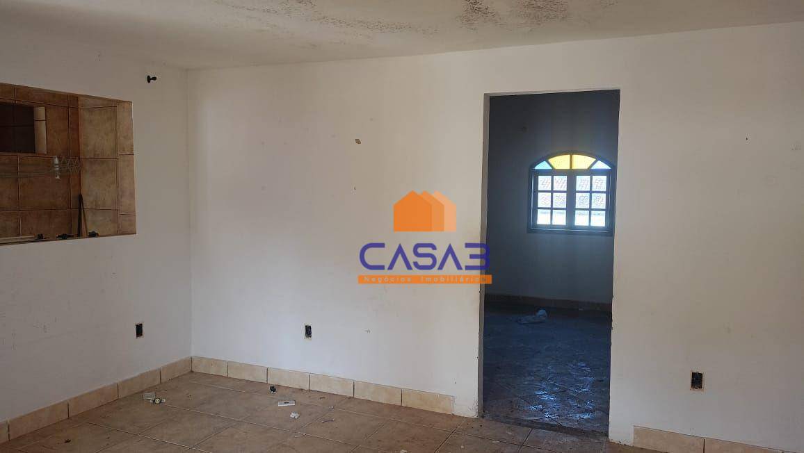 Casa à venda com 3 quartos, 200m² - Foto 2