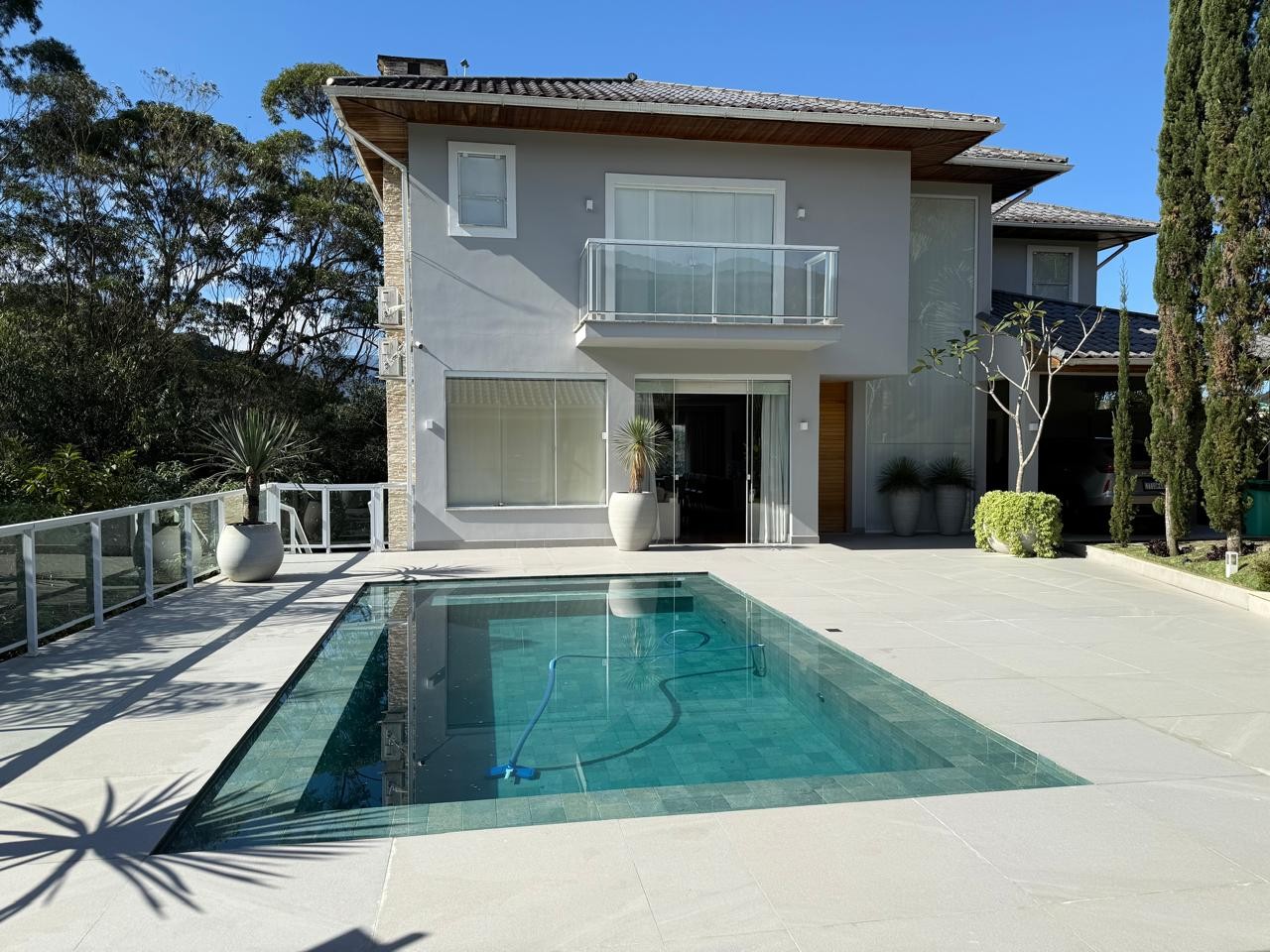 Casa de Condomínio à venda com 4 quartos, 432m² - Foto 1