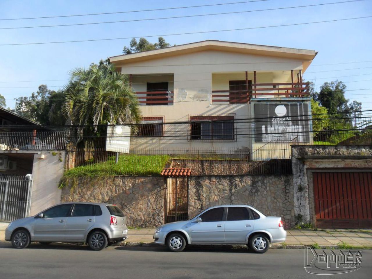 Casa à venda com 3 quartos, 307m² - Foto 1