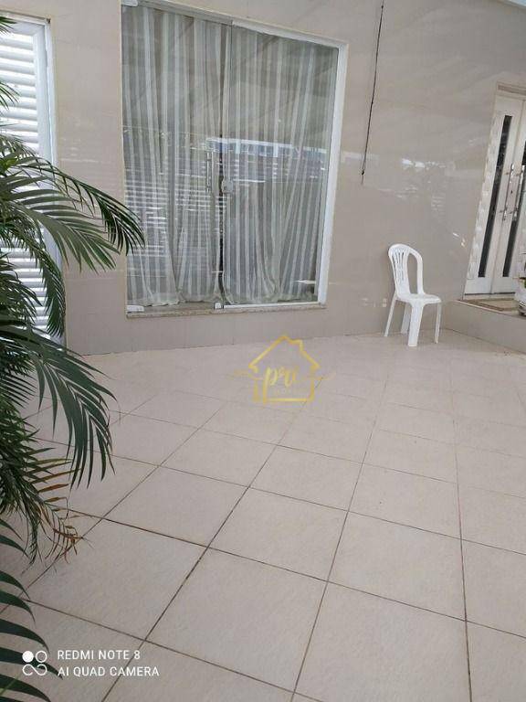 Sobrado à venda com 4 quartos, 200m² - Foto 1