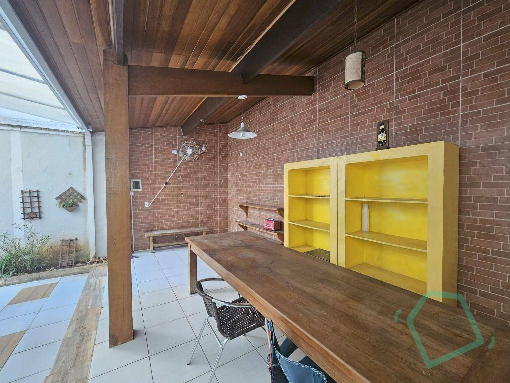 Casa de Condomínio à venda e aluguel com 3 quartos, 400m² - Foto 30