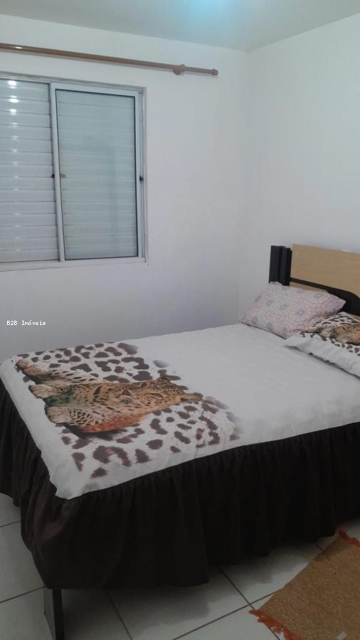 Apartamento à venda com 2 quartos, 42m² - Foto 2