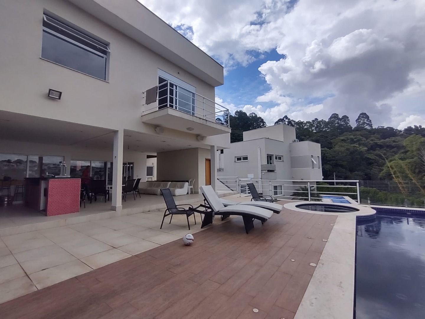 Casa à venda com 4 quartos, 470m² - Foto 1