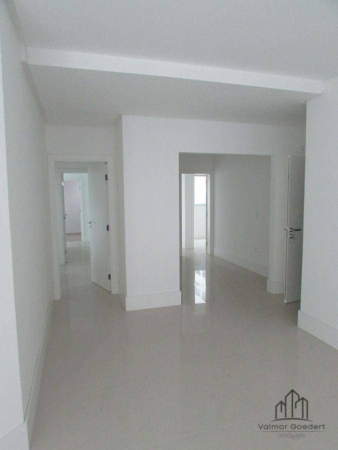 Apartamento à venda com 3 quartos, 128m² - Foto 5