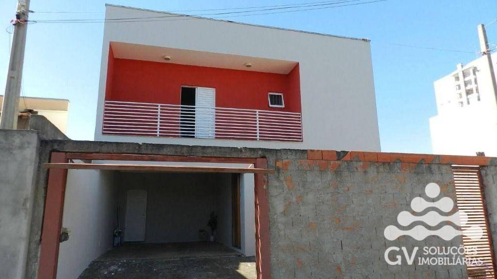 Casa à venda com 3 quartos, 186m² - Foto 1