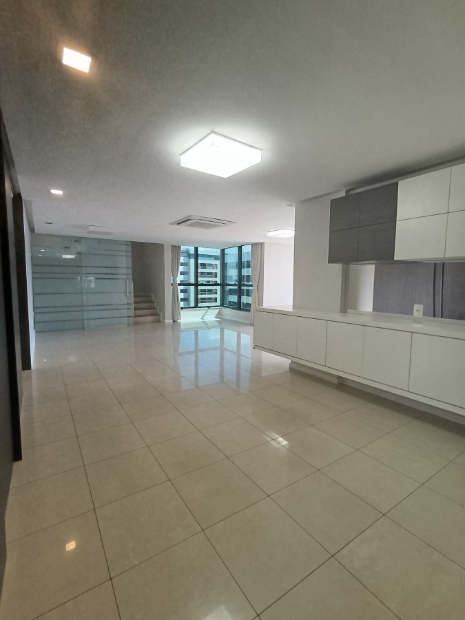 Cobertura à venda com 4 quartos, 310m² - Foto 3