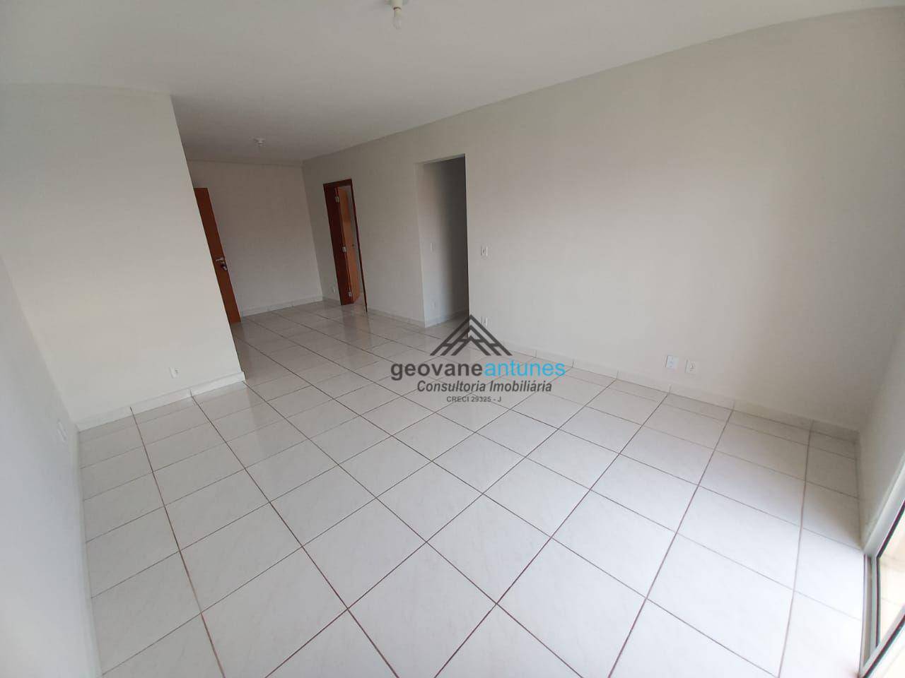 Apartamento à venda com 2 quartos, 82m² - Foto 2