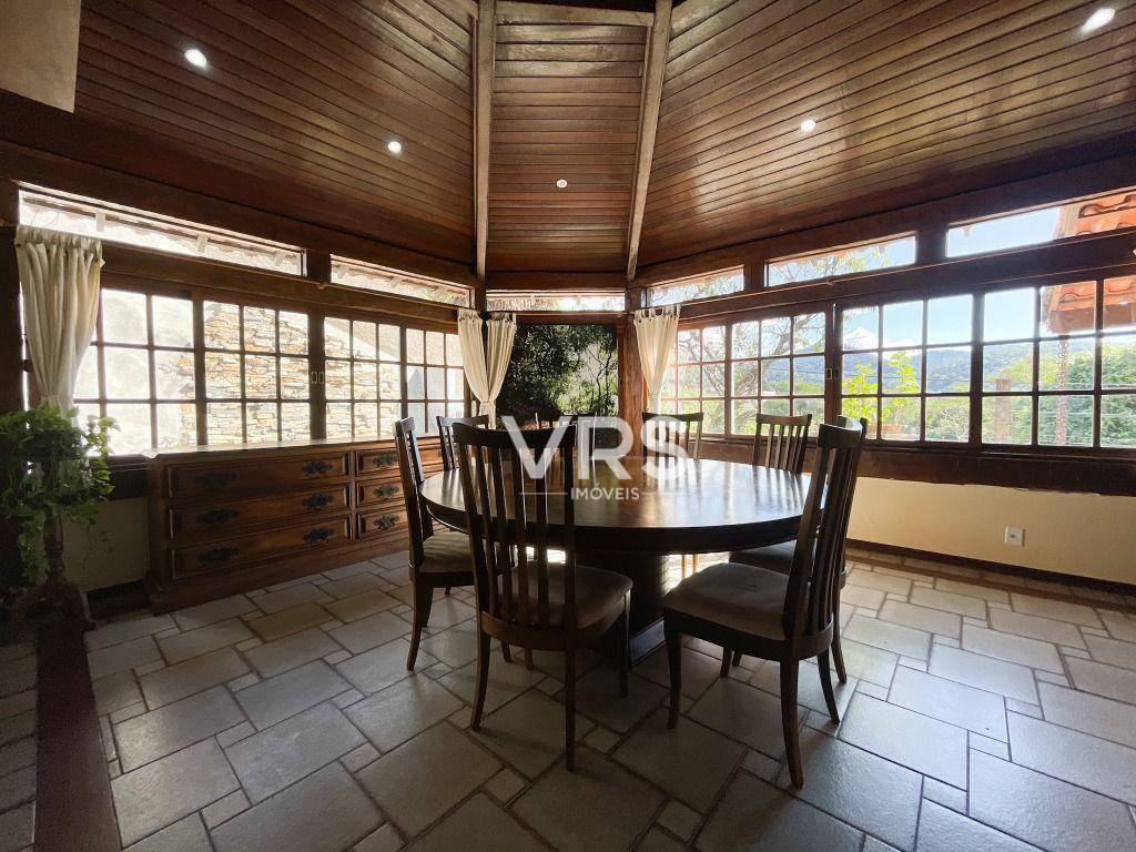 Casa à venda com 5 quartos, 220m² - Foto 29