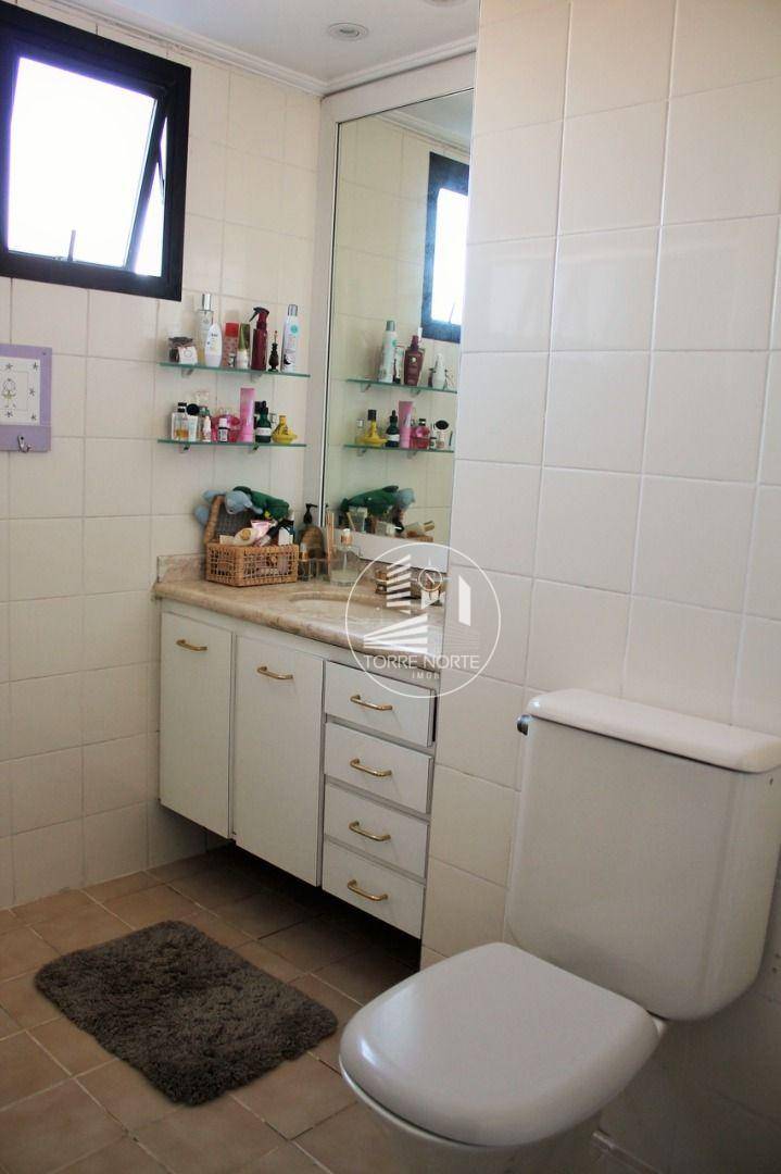 Apartamento à venda com 3 quartos, 198m² - Foto 17