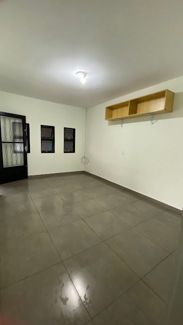 Casa para alugar com 2 quartos, 140m² - Foto 1