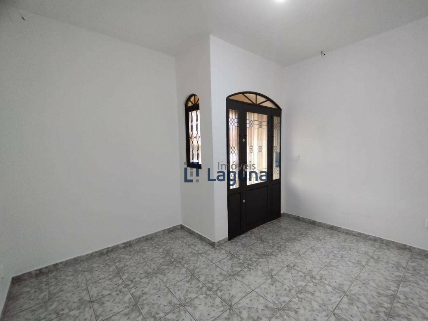 Casa para alugar com 2 quartos, 200m² - Foto 7